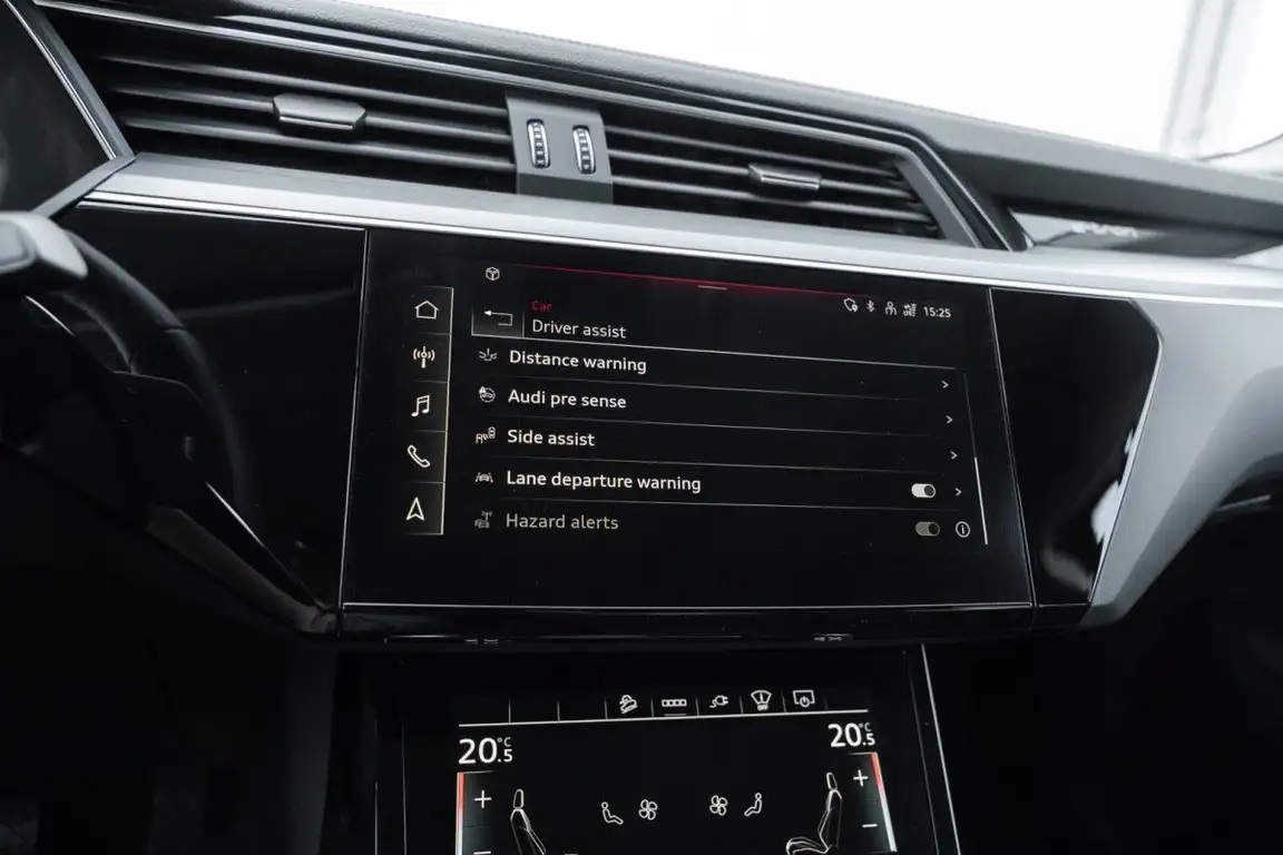 AUDI E-TRON