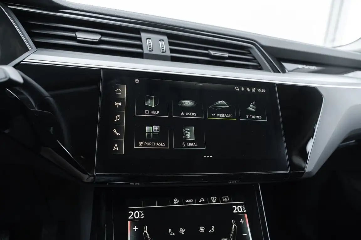 AUDI E-TRON