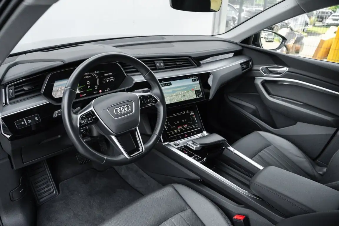 AUDI E-TRON
