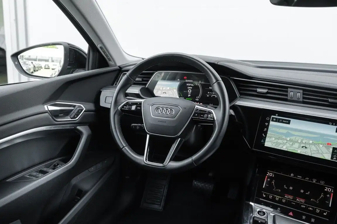 AUDI E-TRON