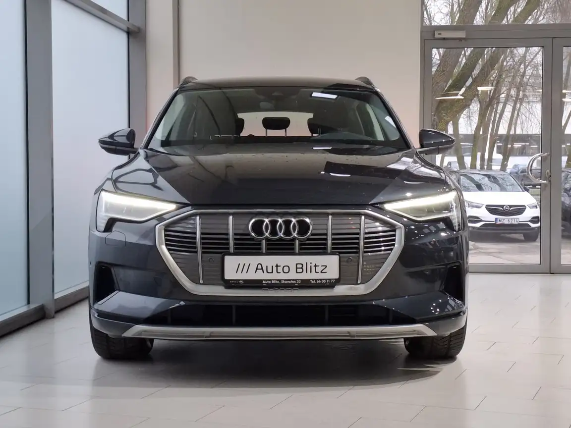 AUDI E-TRON