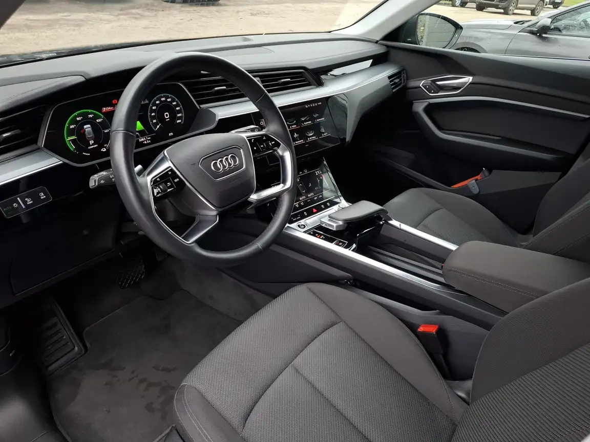 AUDI E-TRON