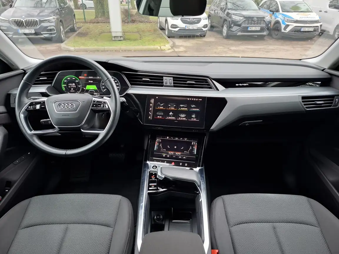 AUDI E-TRON
