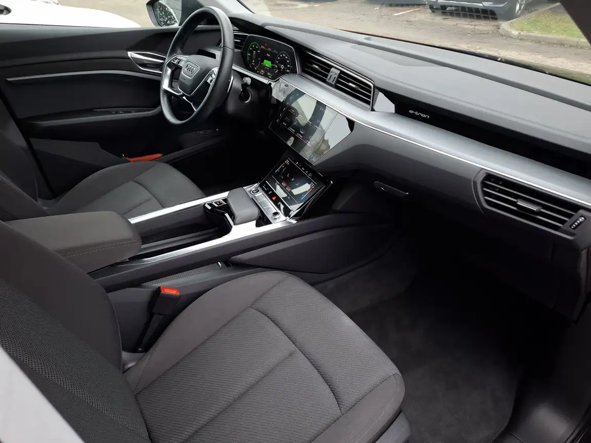 AUDI E-TRON