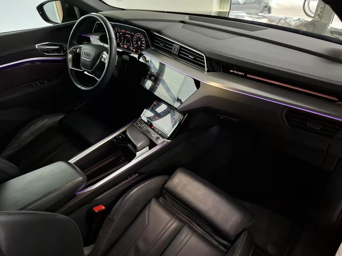 AUDI E-TRON