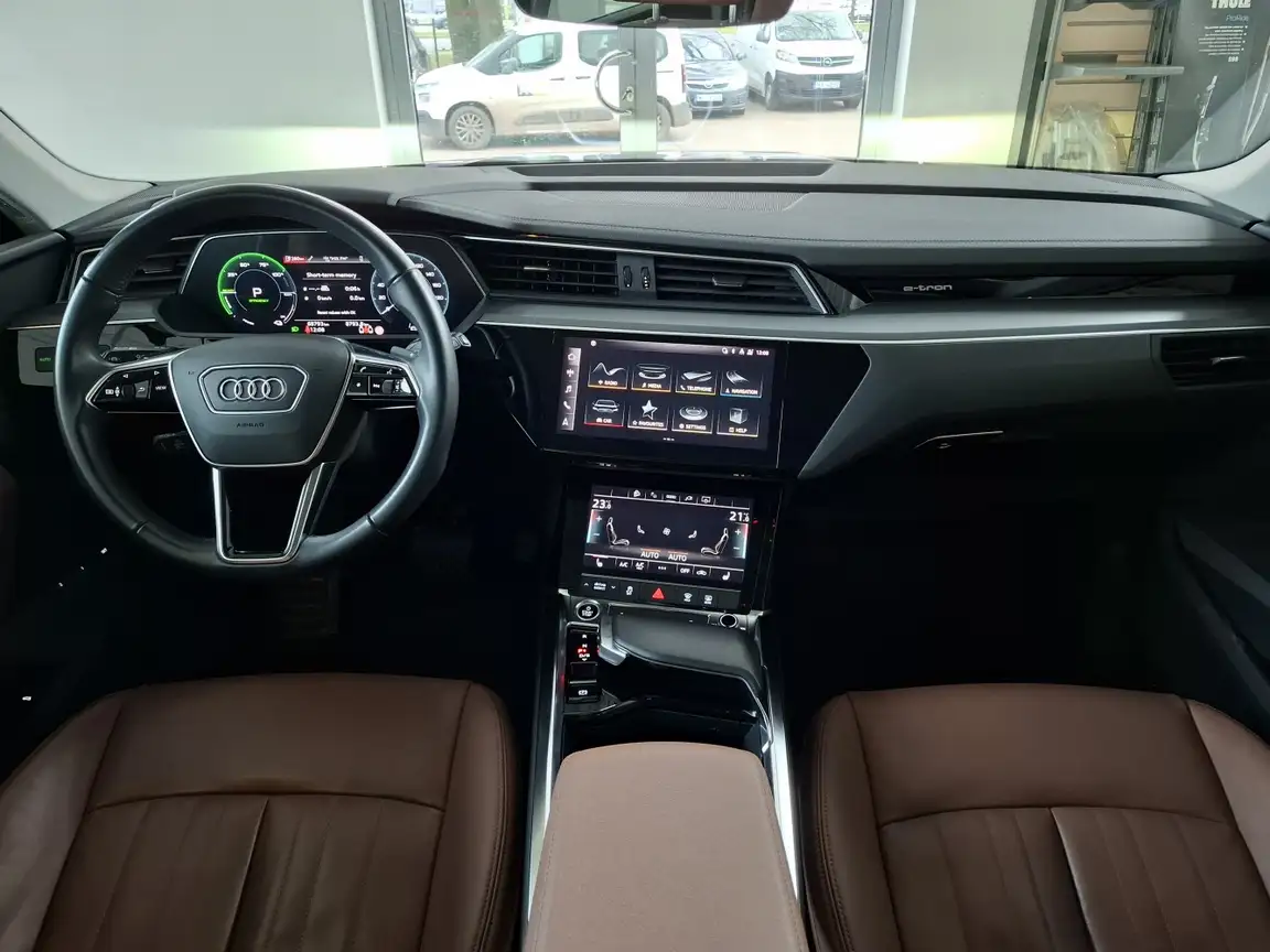 AUDI E-TRON