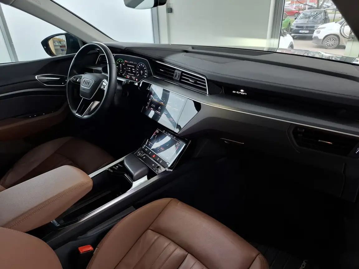 AUDI E-TRON