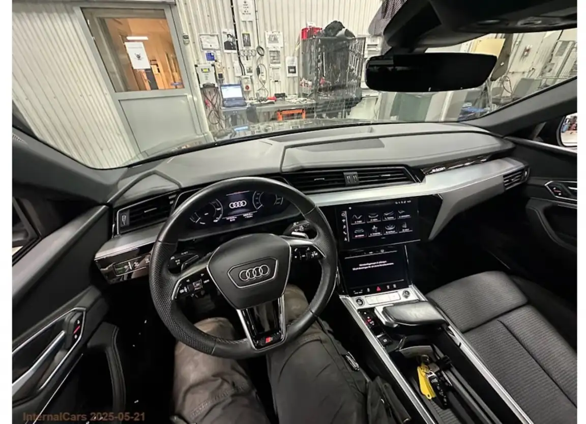 AUDI E-TRON