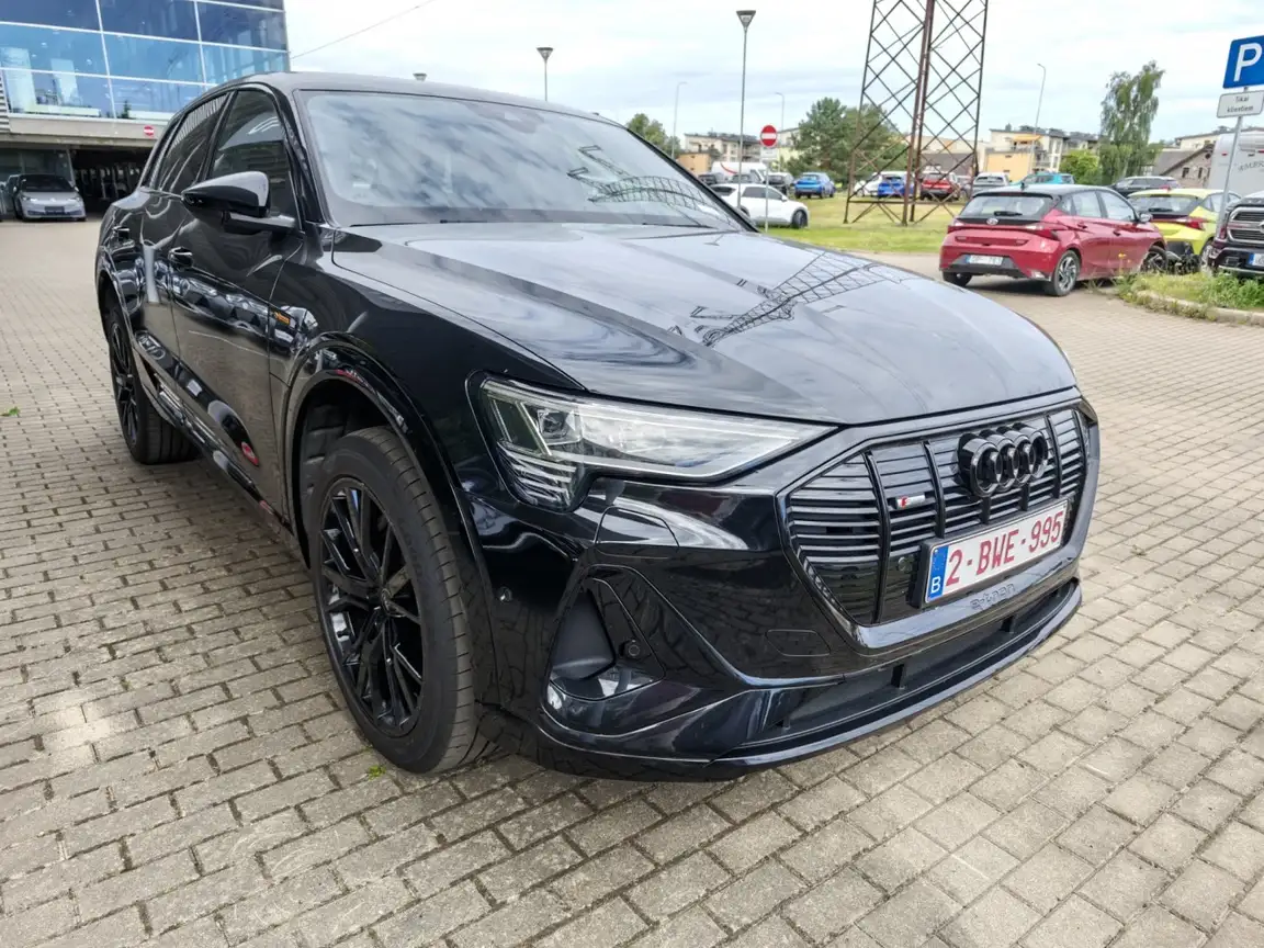 AUDI E-TRON