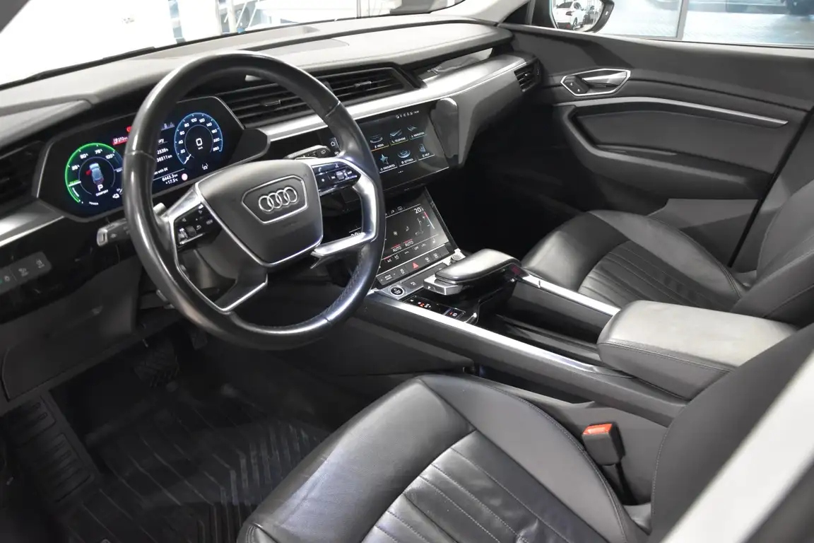 AUDI E-TRON