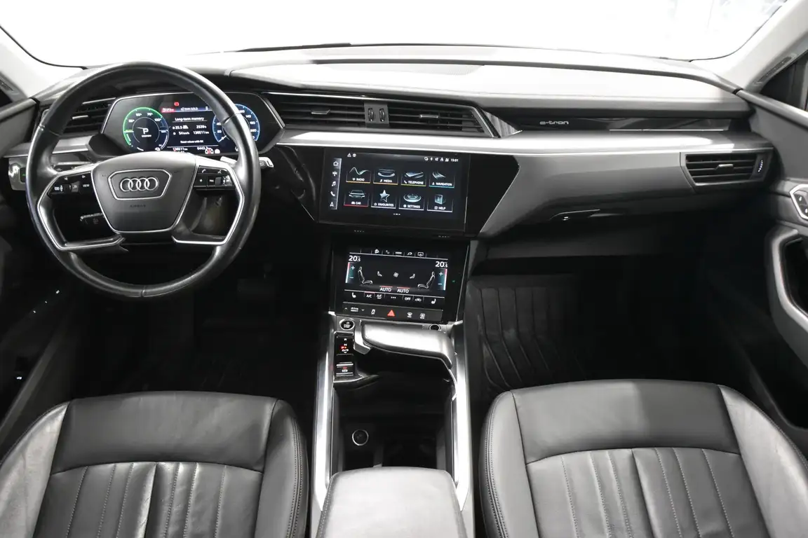 AUDI E-TRON