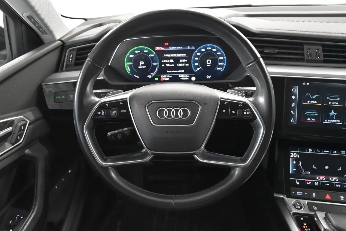 AUDI E-TRON