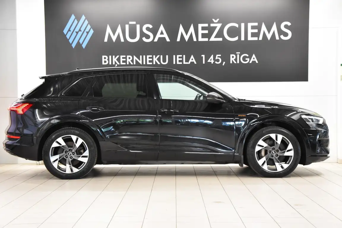 AUDI E-TRON