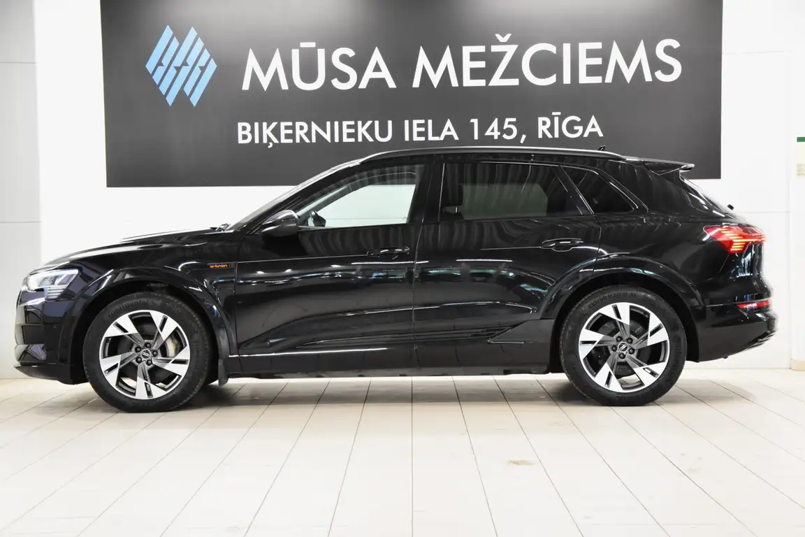 AUDI E-TRON