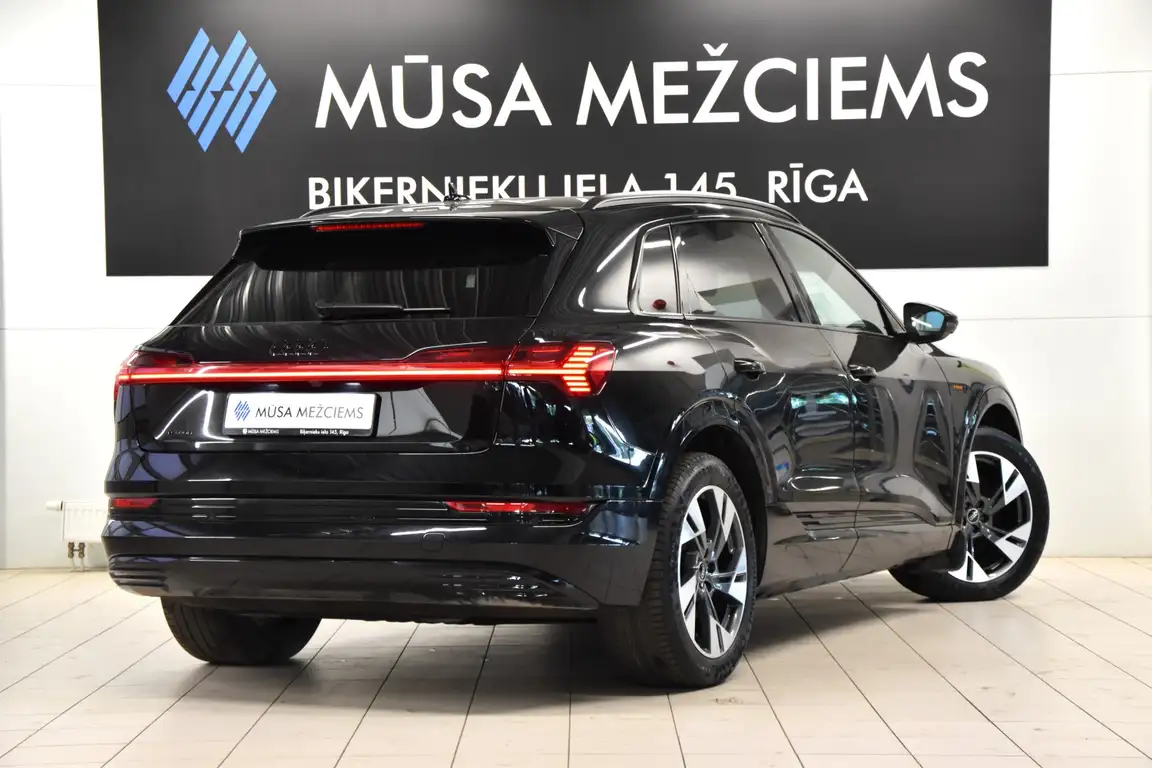 AUDI E-TRON
