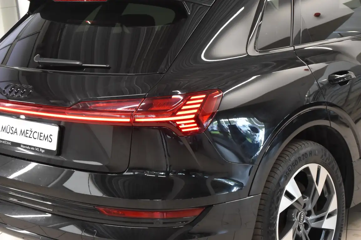 AUDI E-TRON
