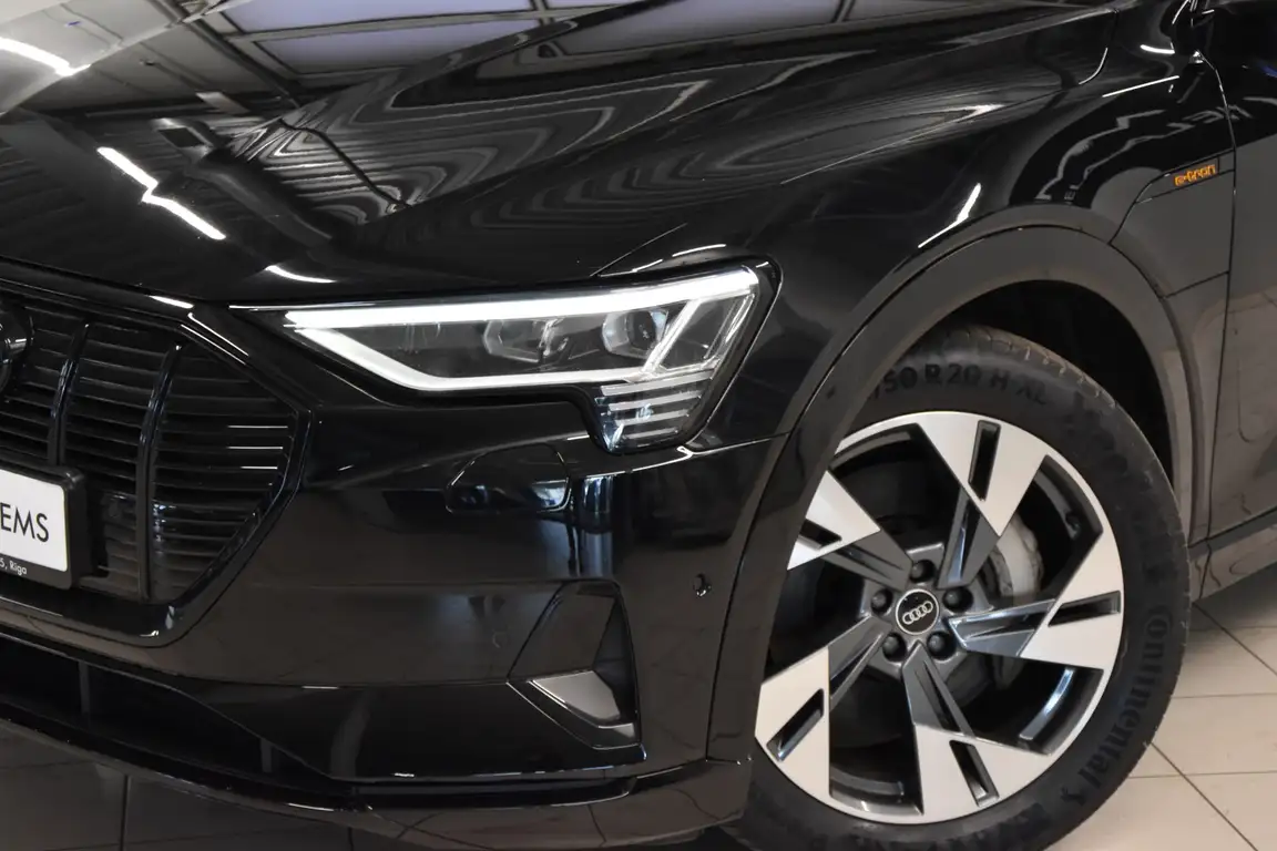 AUDI E-TRON