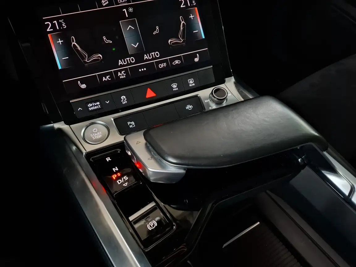 AUDI E-TRON