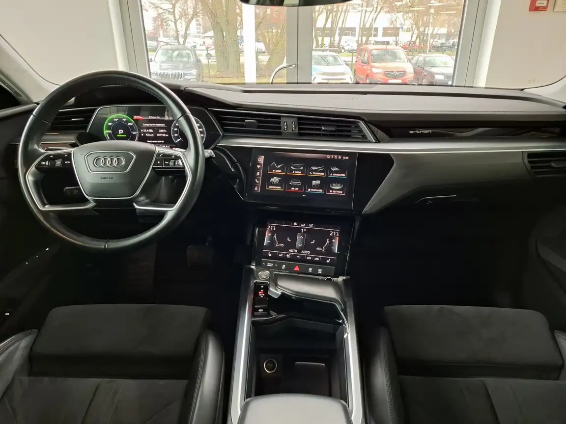 AUDI E-TRON