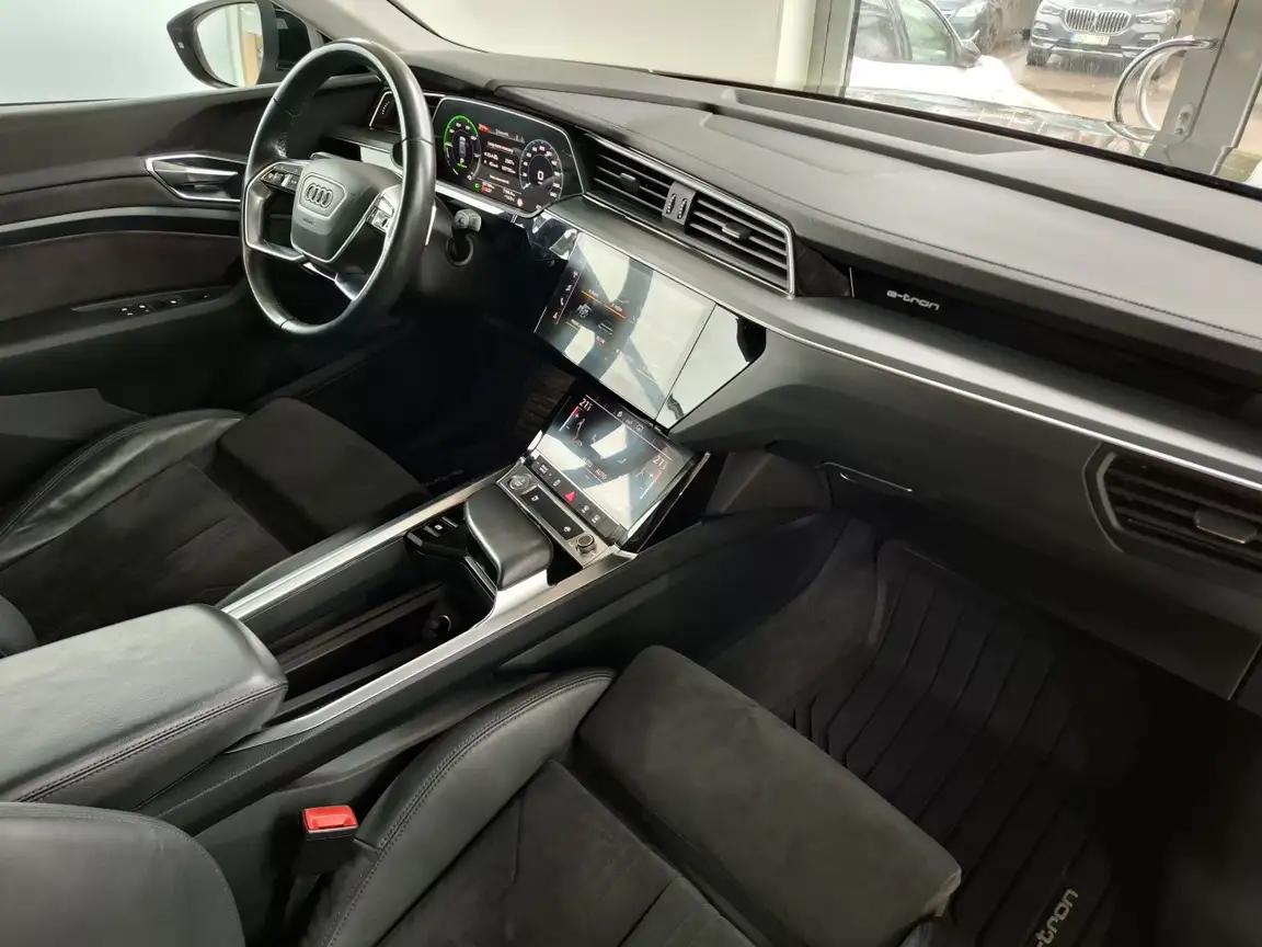 AUDI E-TRON