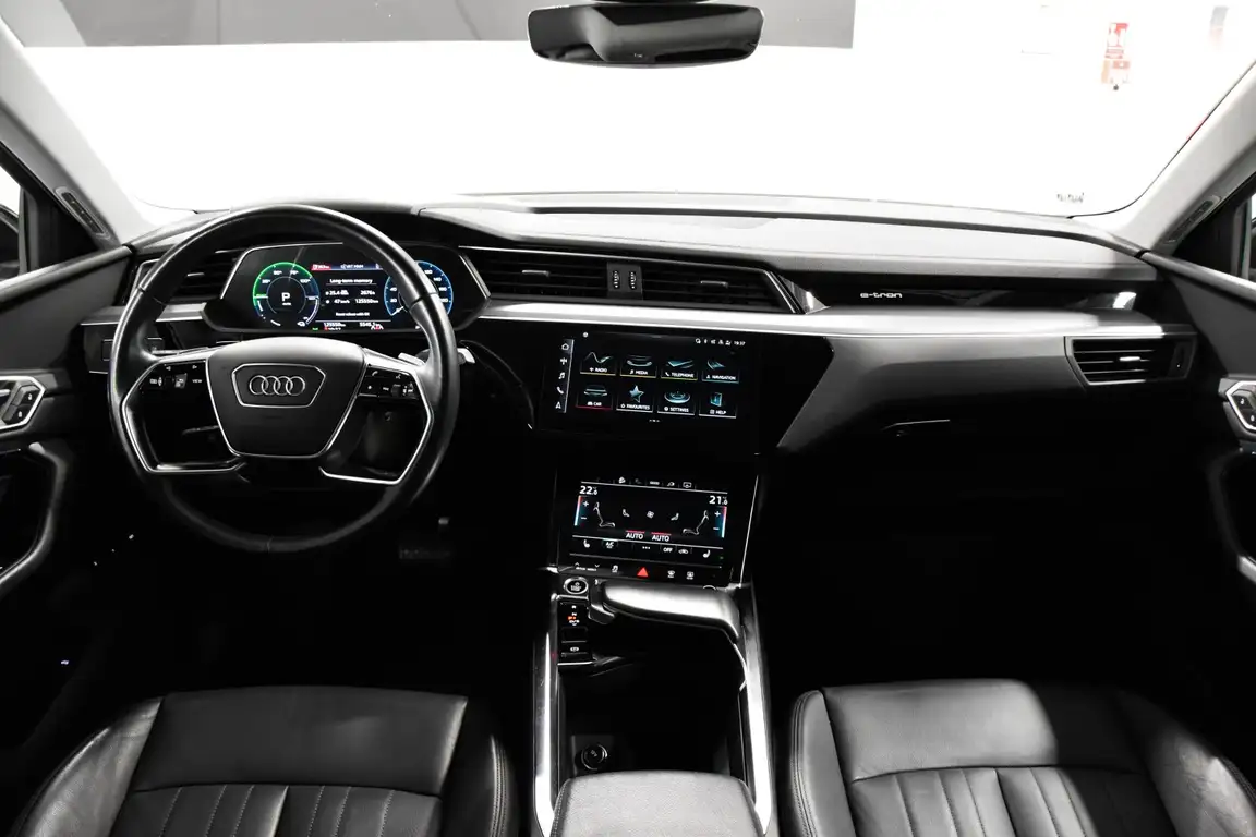 AUDI E-TRON