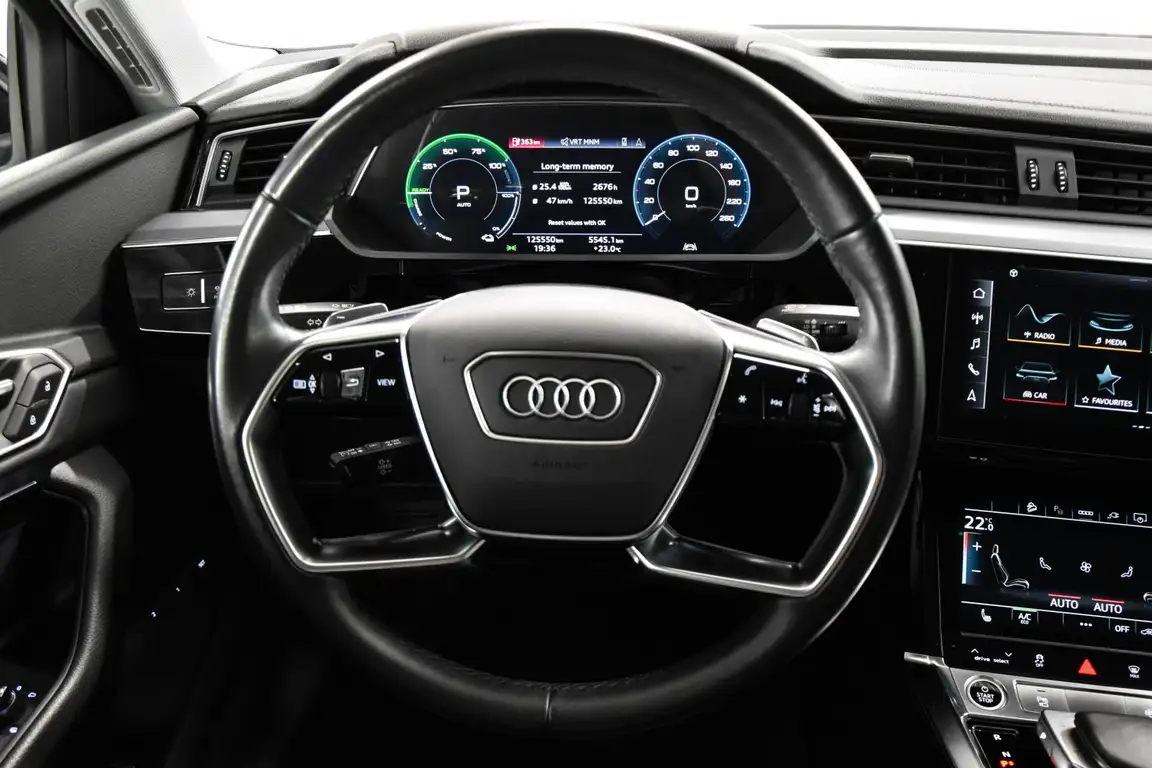 AUDI E-TRON