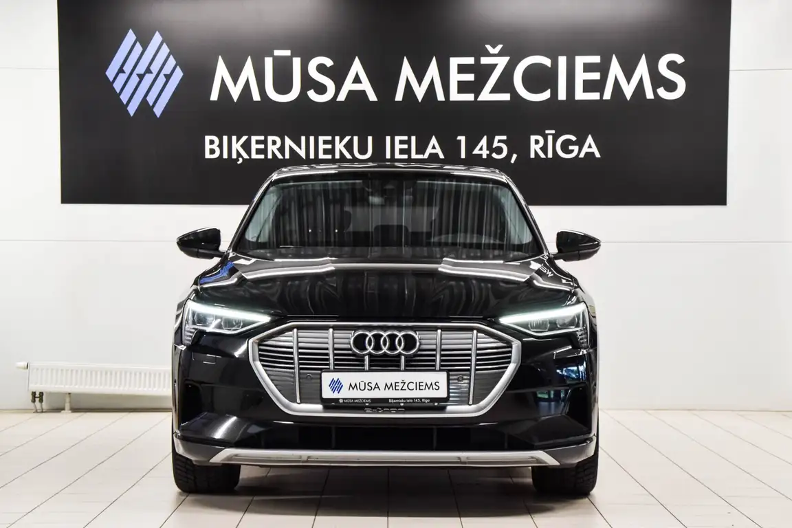 AUDI E-TRON
