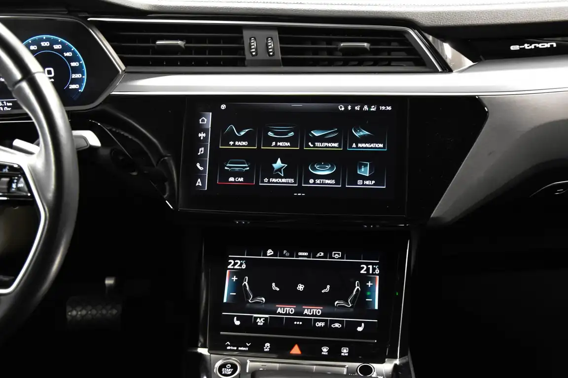 AUDI E-TRON