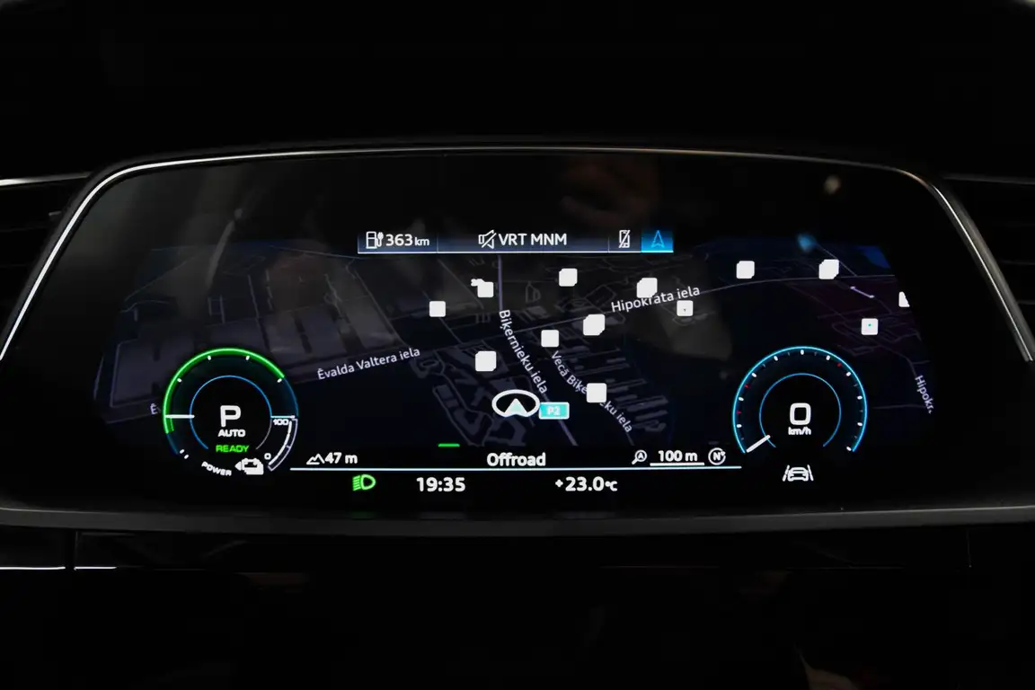 AUDI E-TRON