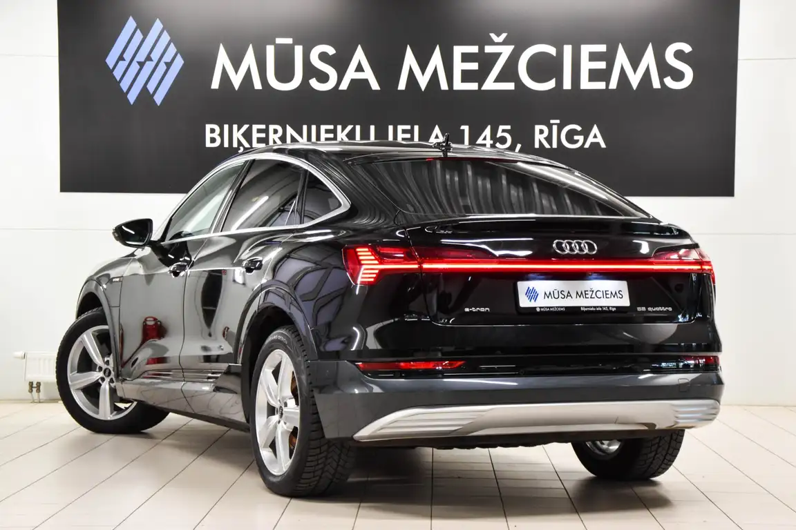 AUDI E-TRON