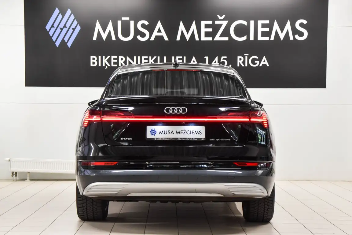 AUDI E-TRON