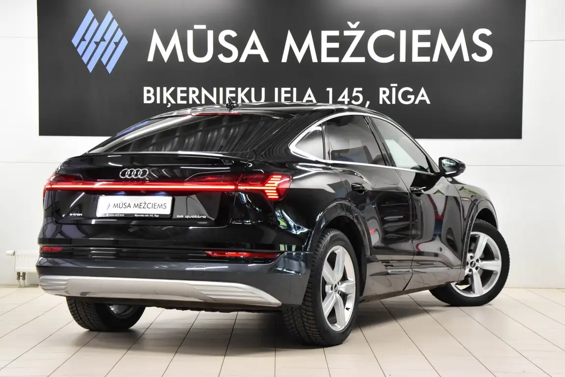 AUDI E-TRON