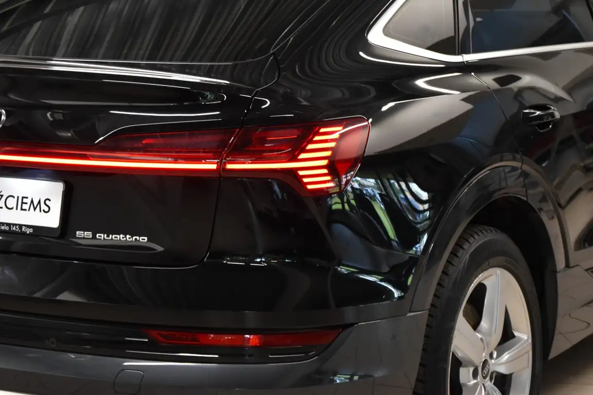 AUDI E-TRON