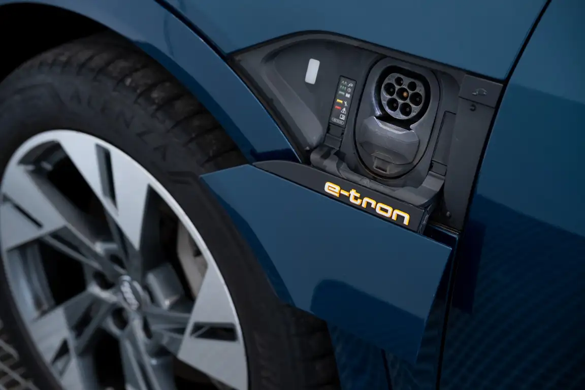 AUDI E-TRON