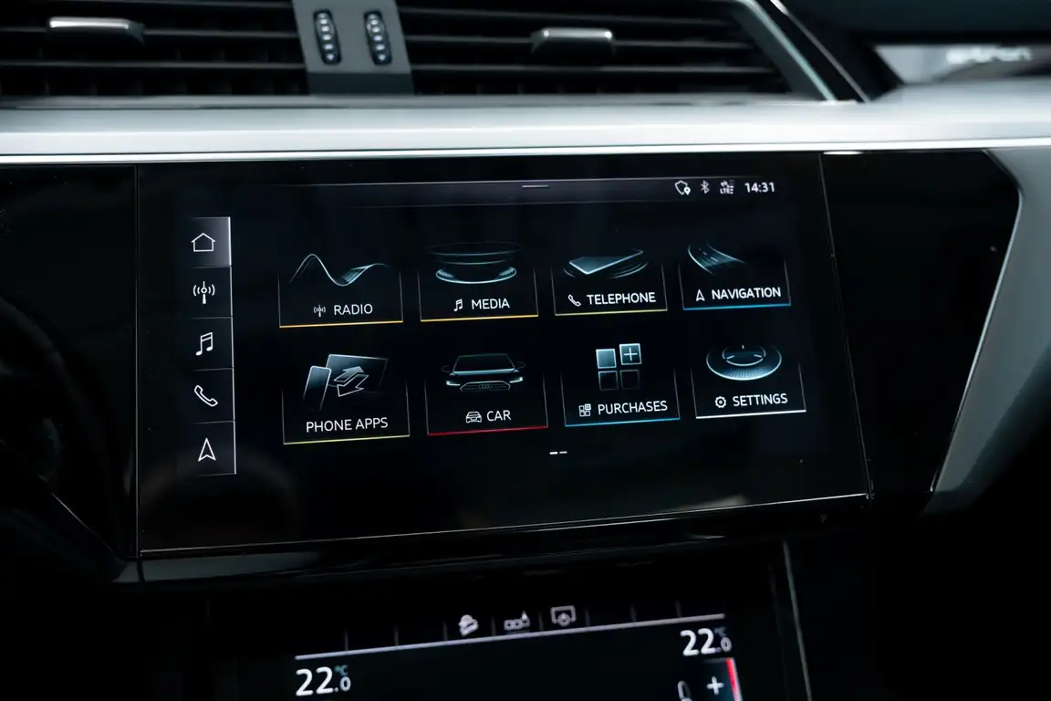AUDI E-TRON