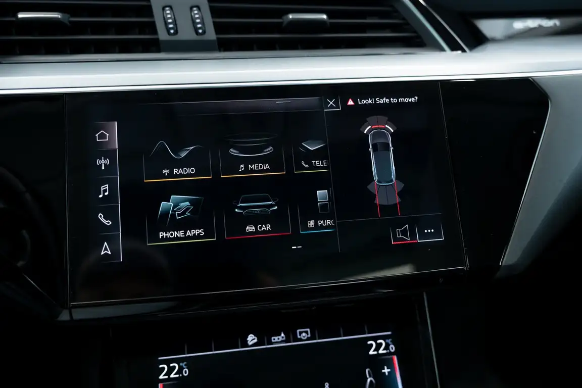 AUDI E-TRON