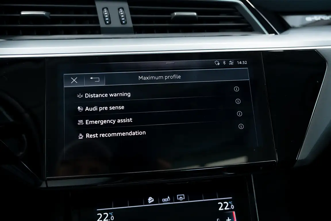 AUDI E-TRON