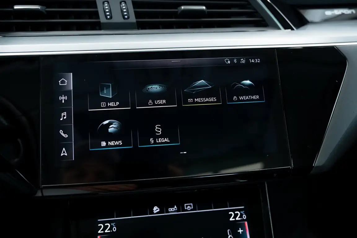 AUDI E-TRON