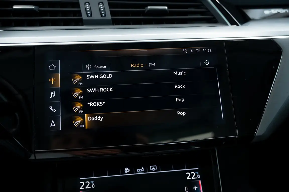 AUDI E-TRON