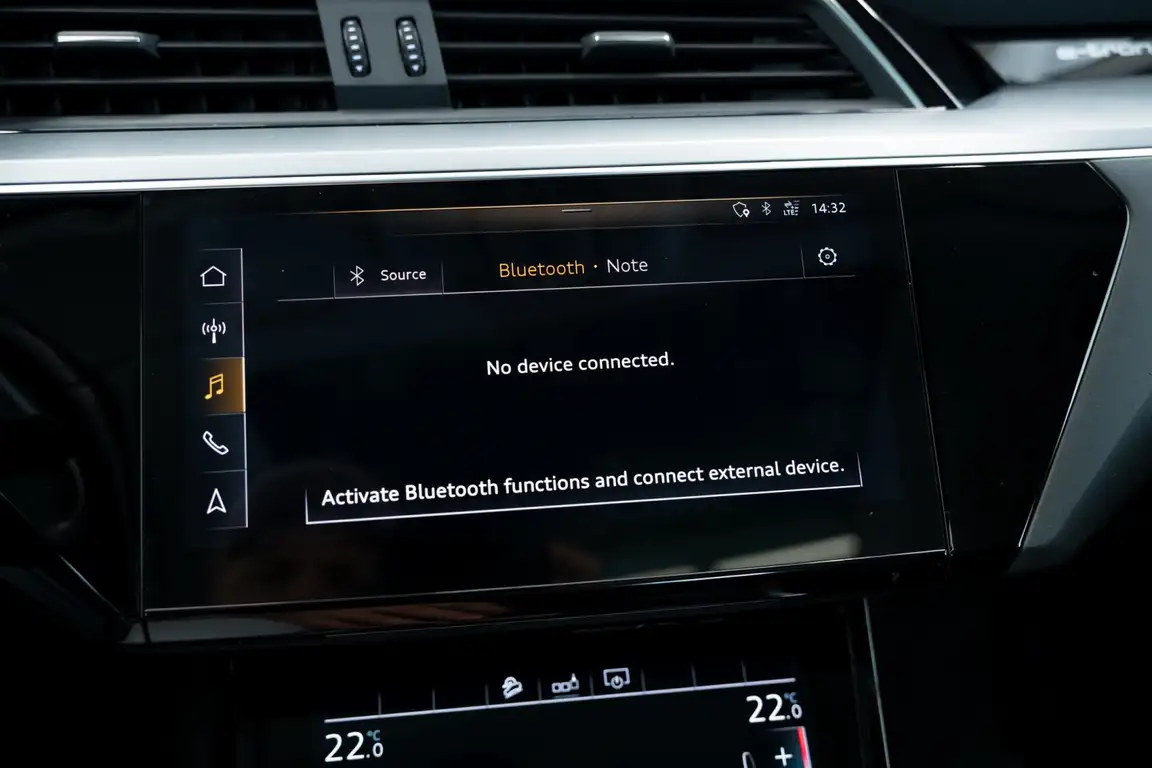 AUDI E-TRON