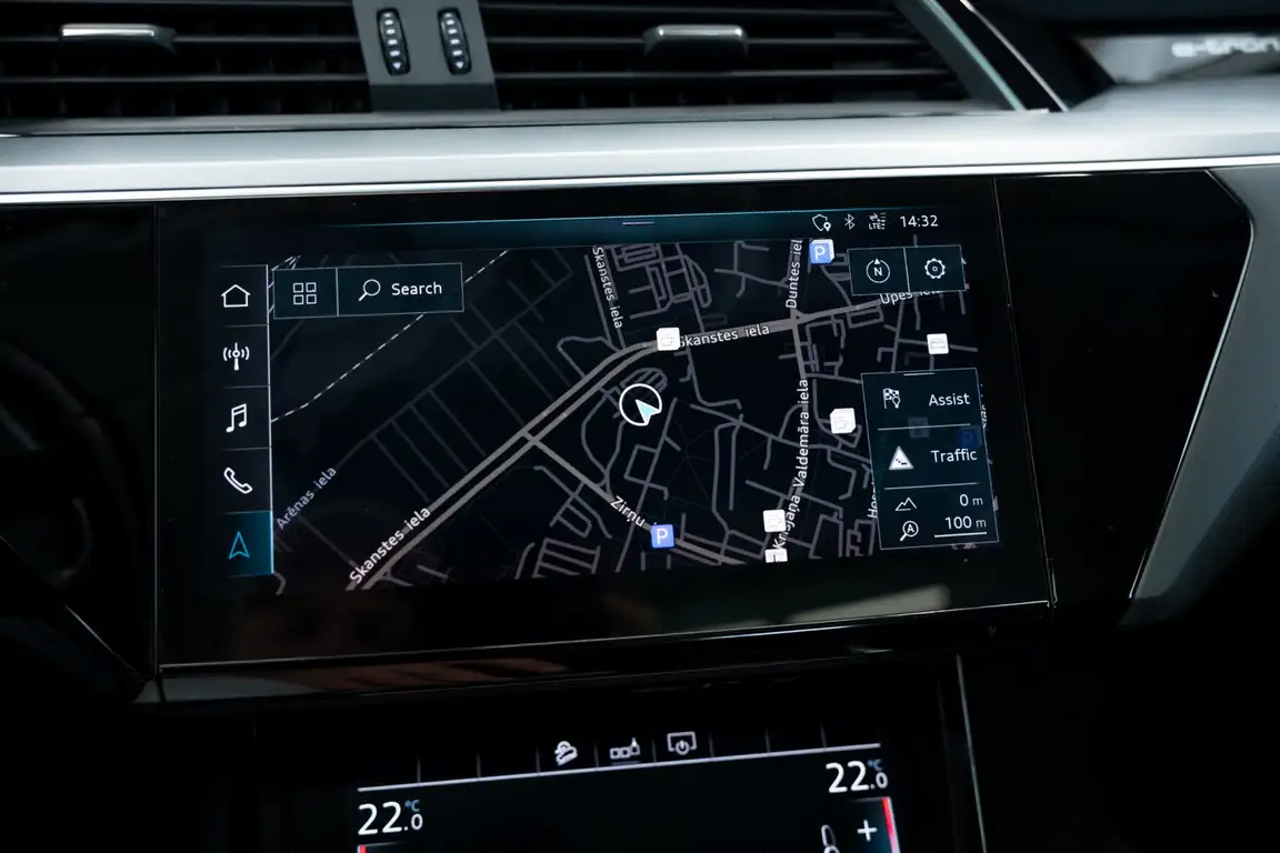 AUDI E-TRON