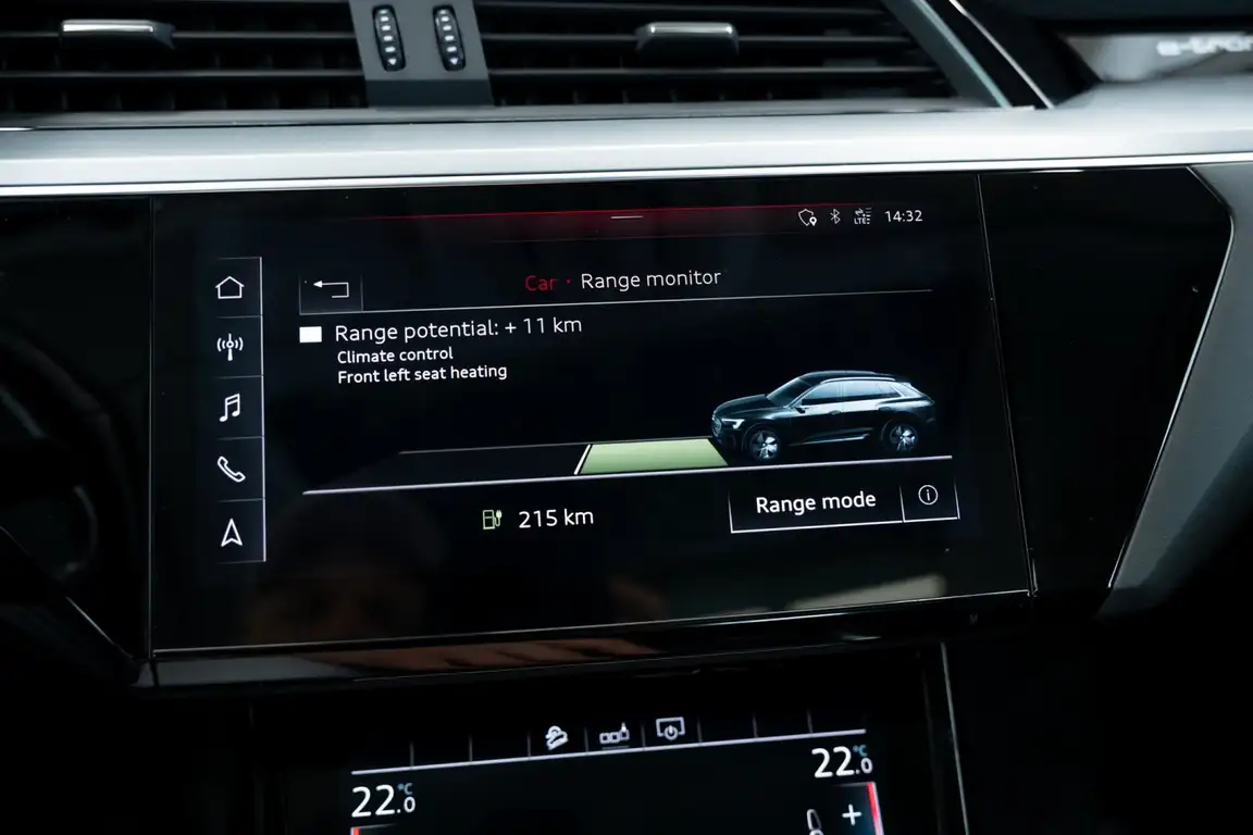 AUDI E-TRON