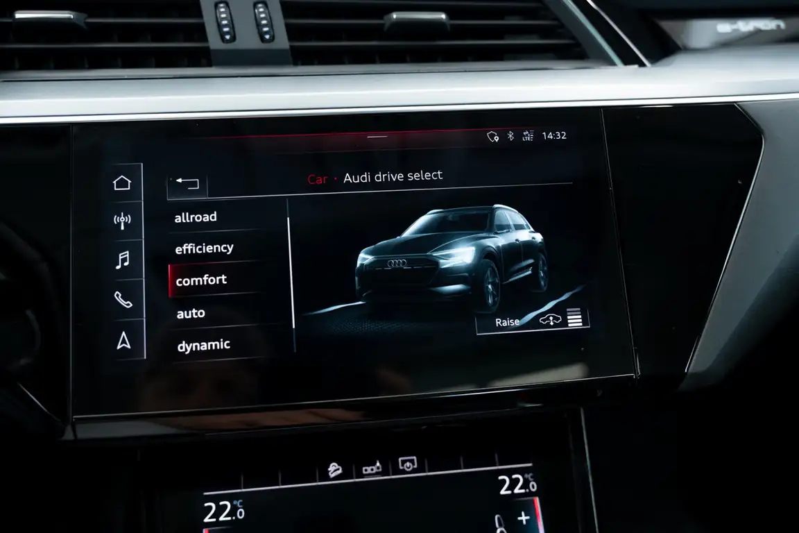 AUDI E-TRON