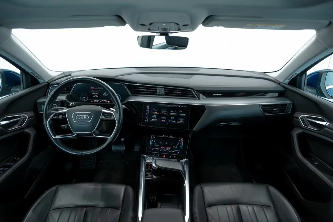 AUDI E-TRON