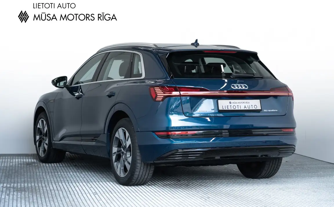 AUDI E-TRON