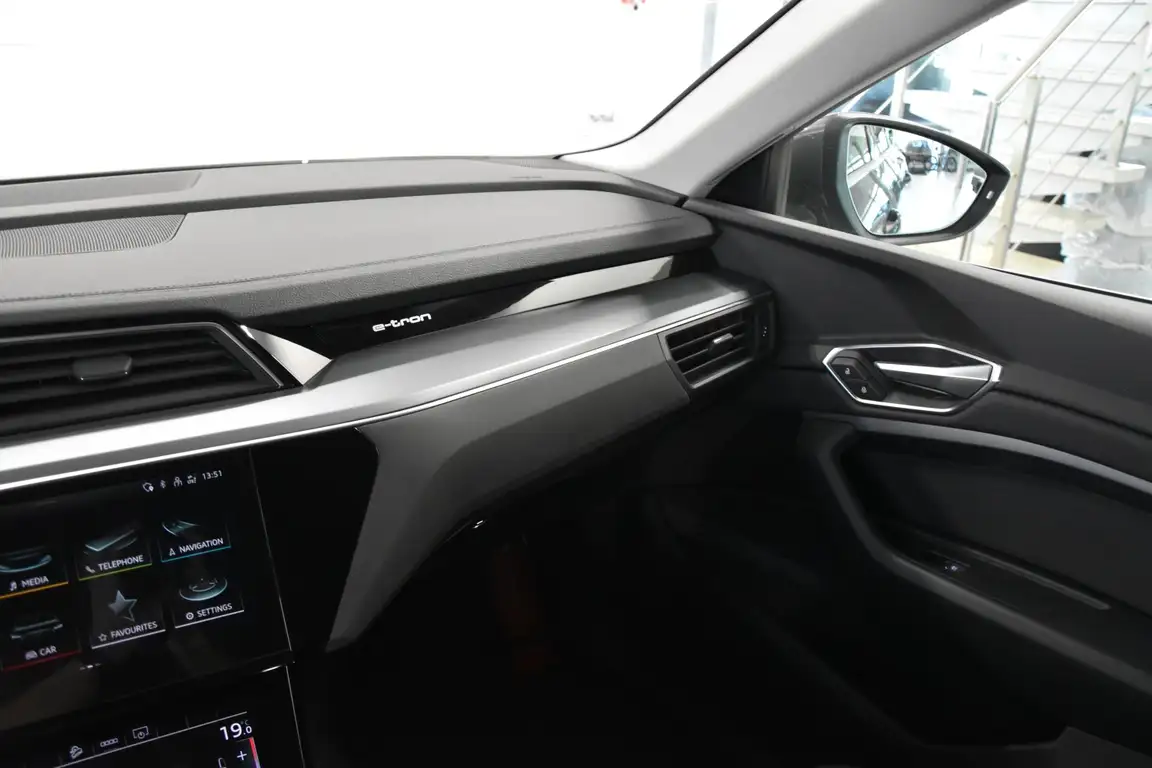 AUDI E-TRON
