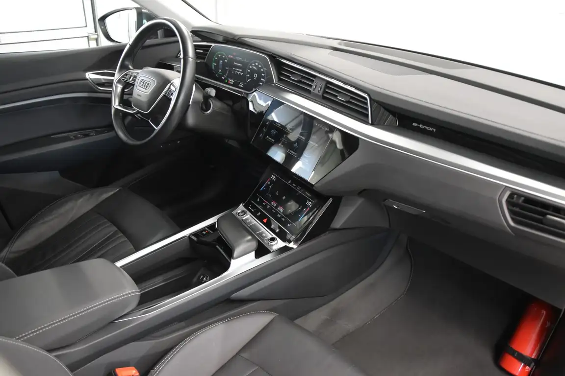 AUDI E-TRON