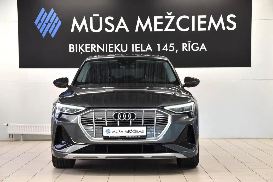 AUDI E-TRON