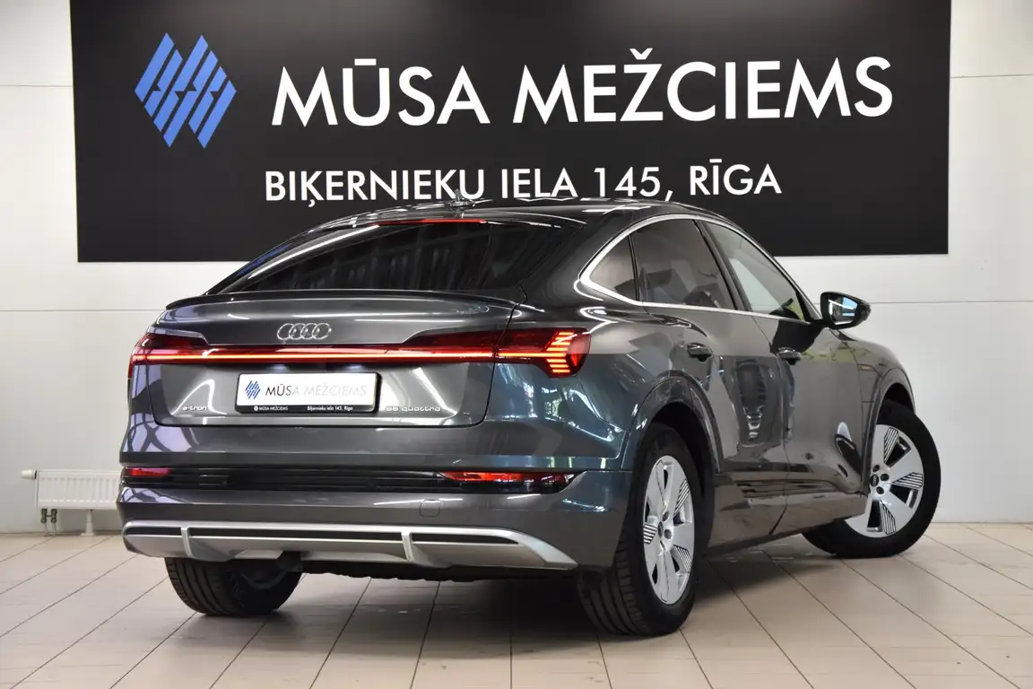 AUDI E-TRON