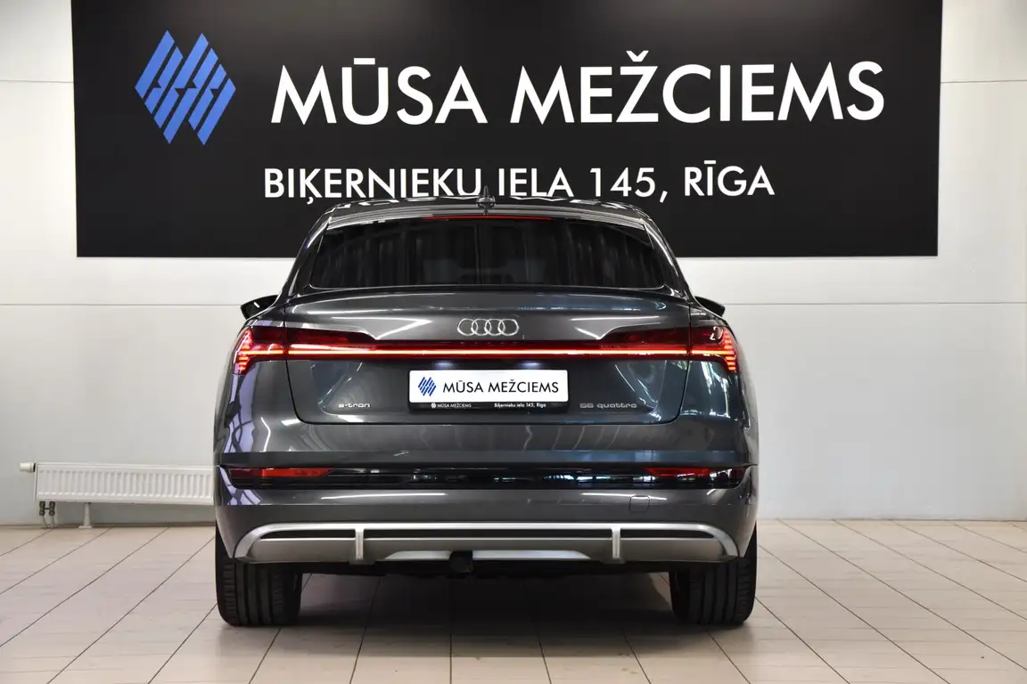 AUDI E-TRON